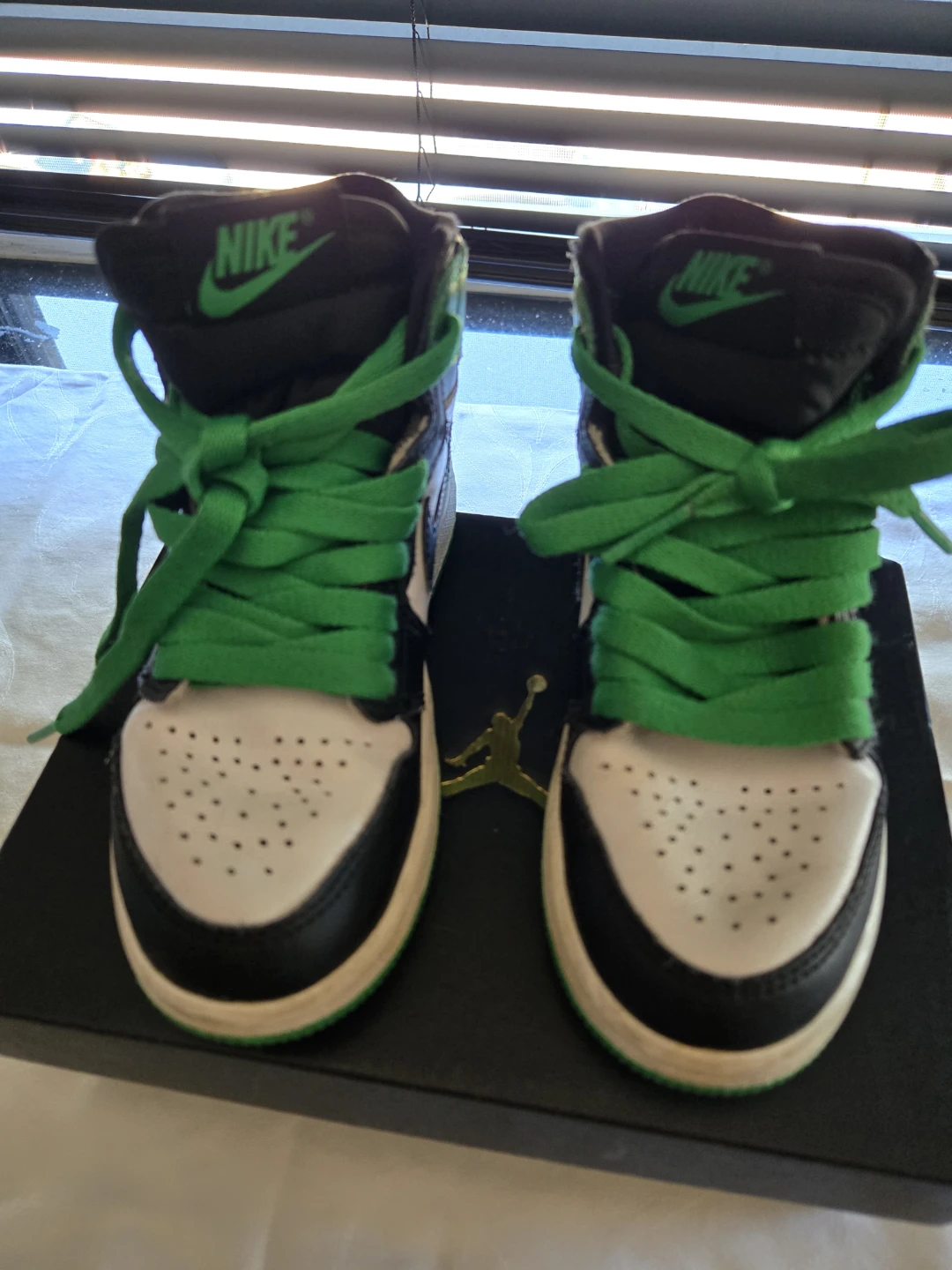 Jordan 1 sneakers for kids - photo 3