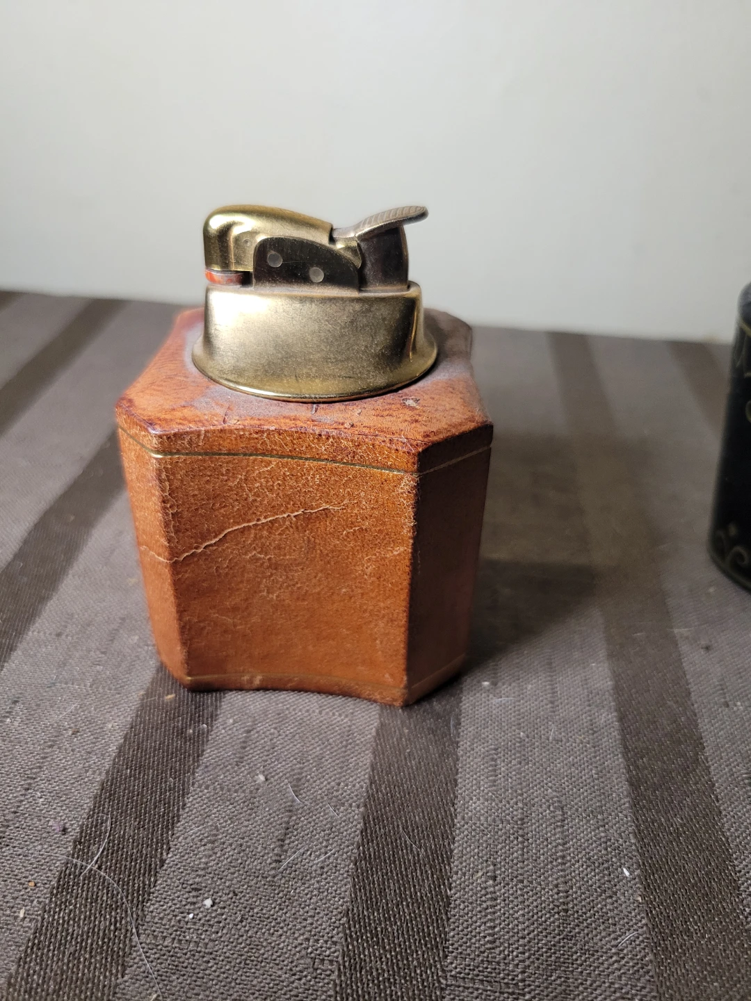 2 Vintage petrol table Lighters Leather case Japan - photo 5