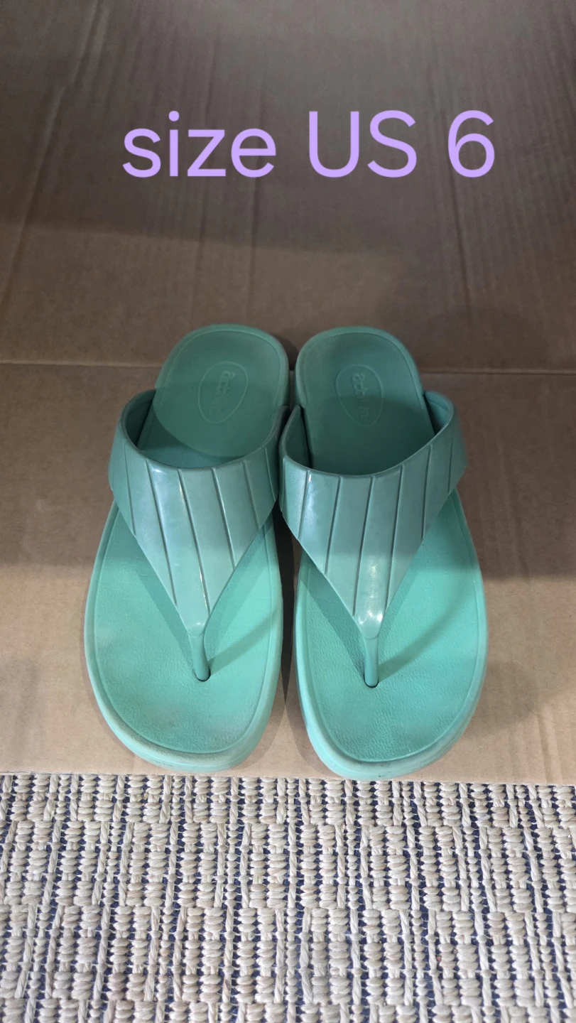 Aqua Flip Flops US 6