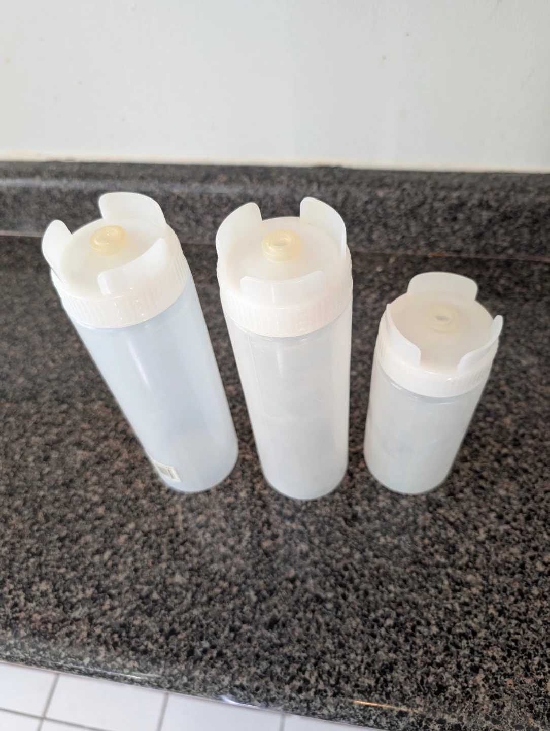 Set of 3 Squeeze Bottles - photo 2