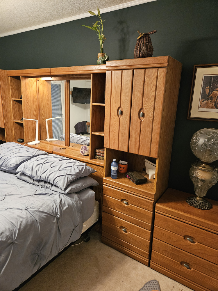 Oak Bedroom Set with Headboard and Dressers - photo 3