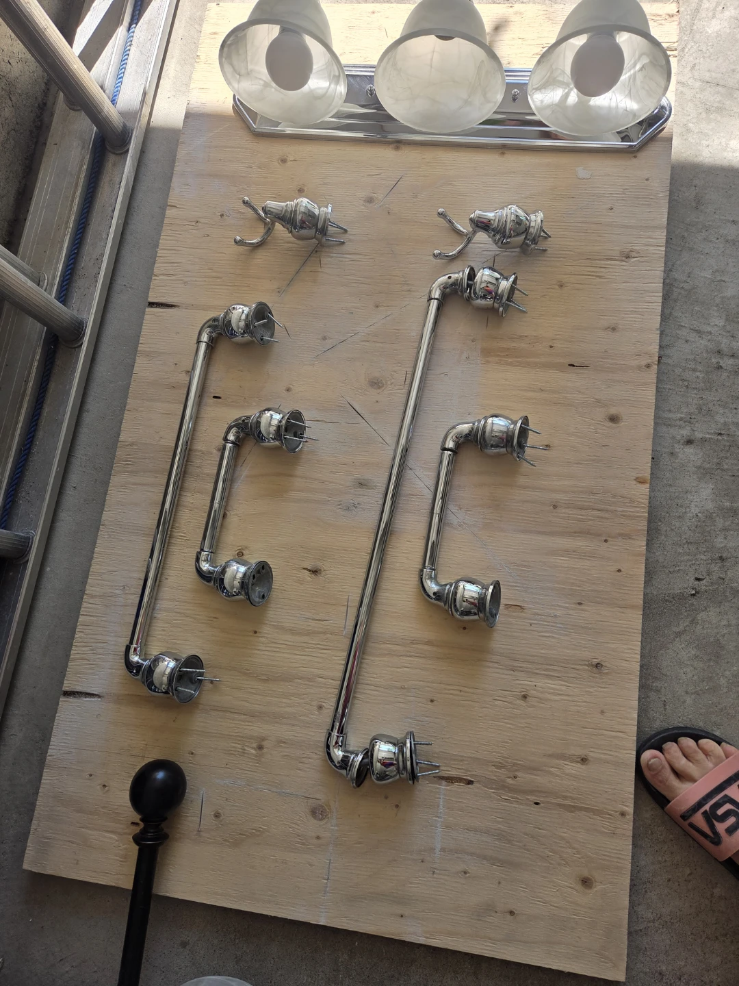 Chrome Bathroom Light Fixture - 3 Lights - photo 2