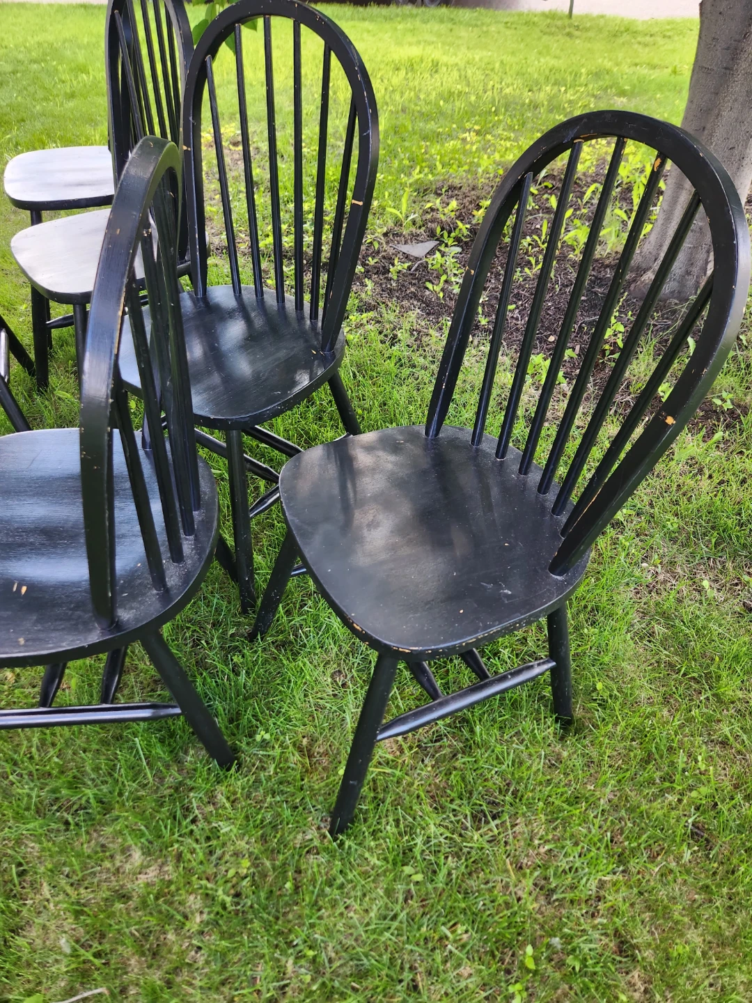 DARKCOTTAGECORE ALERT! 6 Black Windsor Style Chairs - photo 4