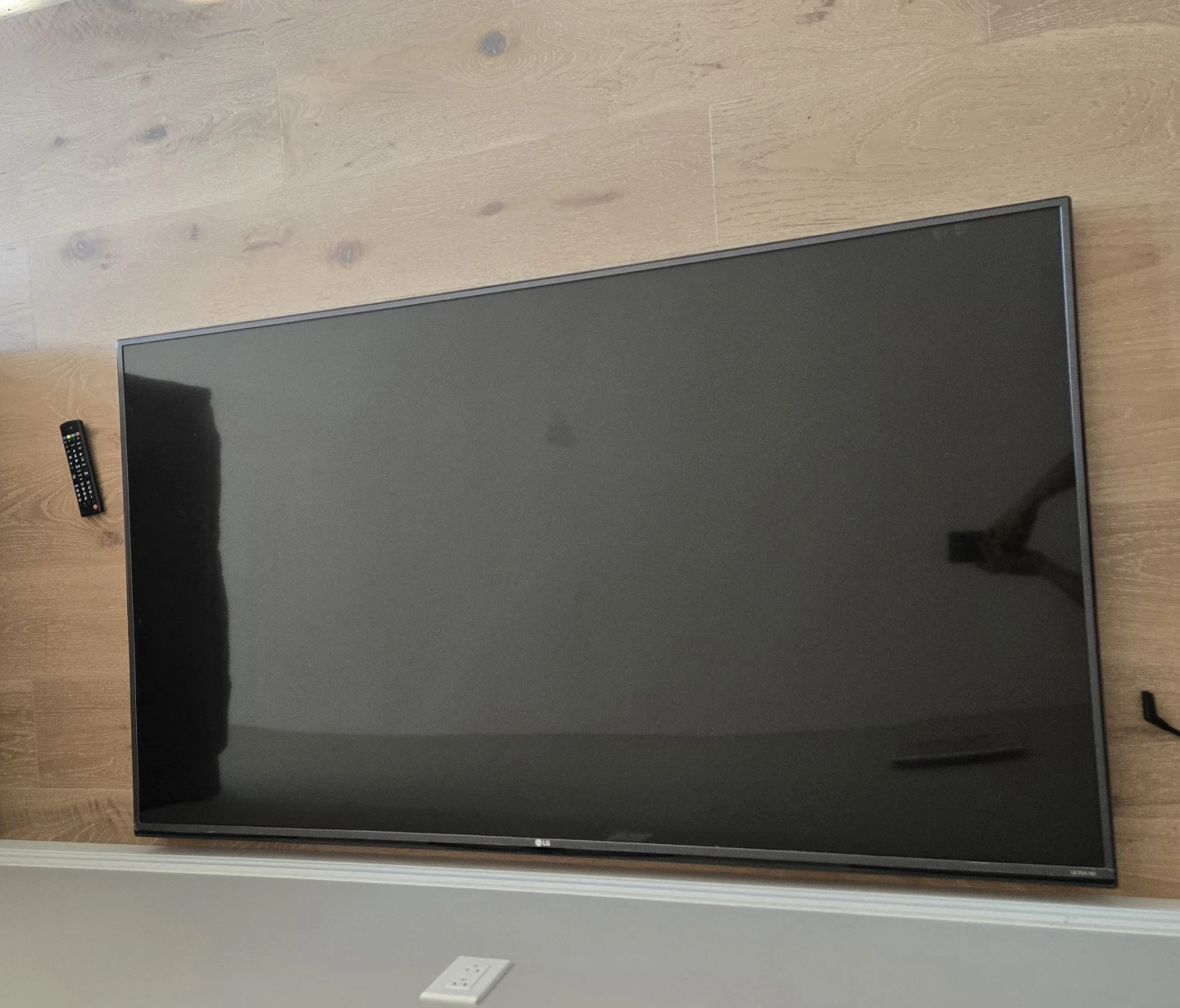 LG Ultra HD TV with Remote (screen flickering)