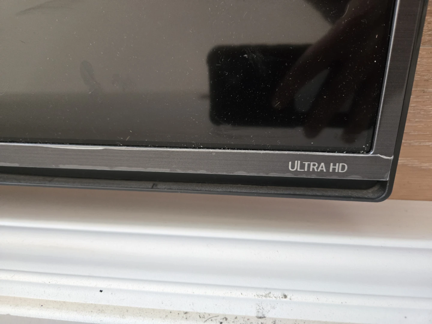 LG Ultra HD TV with Remote (screen flickering) - photo 2
