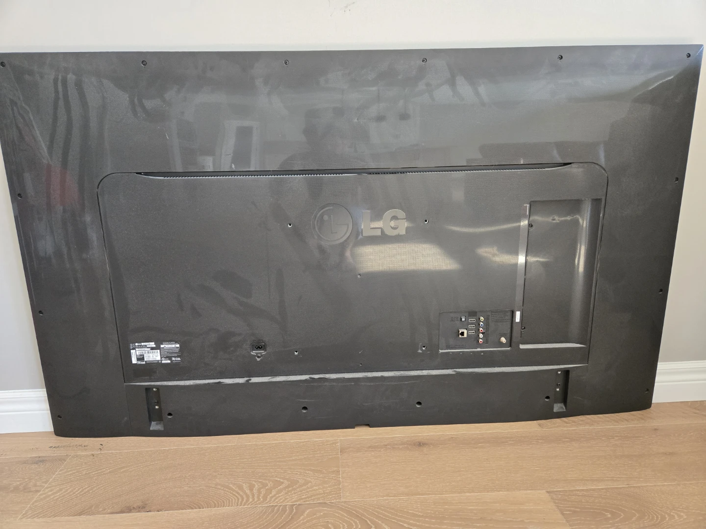 LG Ultra HD TV with Remote (screen flickering) - photo 3