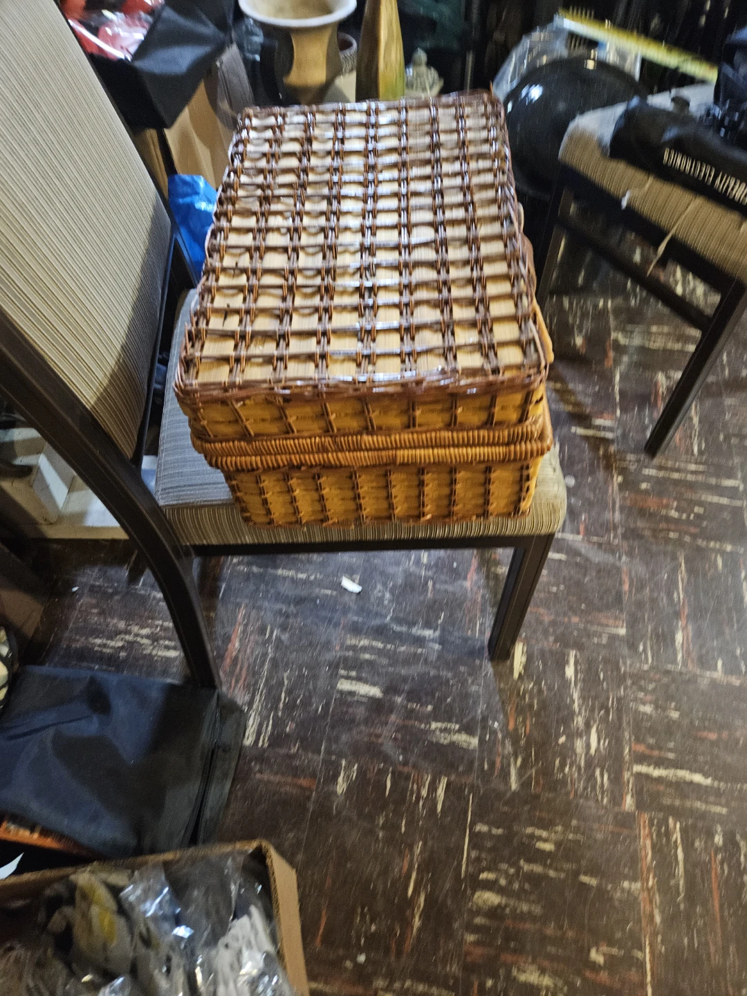 Wicker Picnic Basket with Glasses and Utensils - photo 3