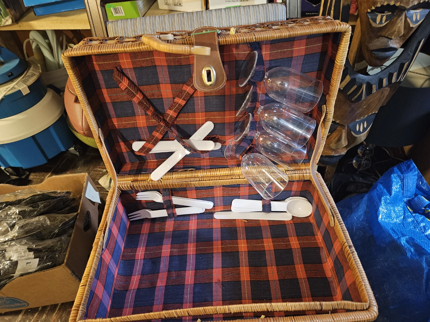Wicker Picnic Basket with Glasses and Utensils - photo 5
