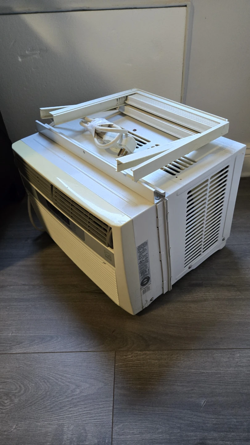 Frigidaire Air Conditioner 6000 BTU with remote. - photo 2