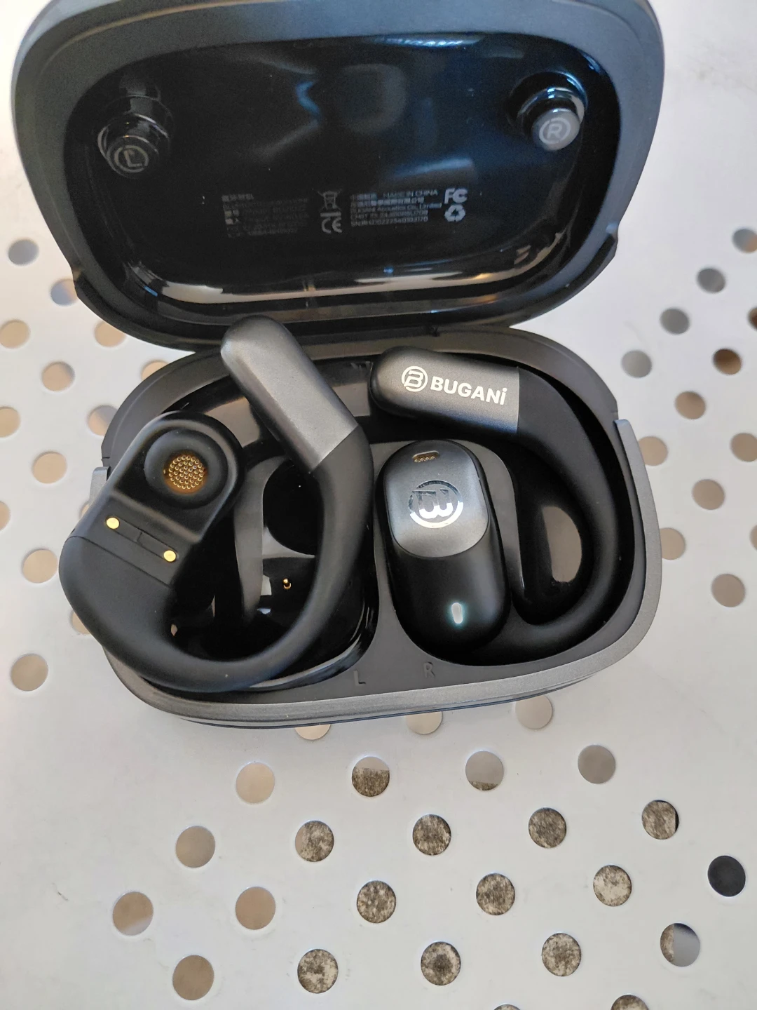 BUGANI Wireless Earbuds with Charging Case - photo 3