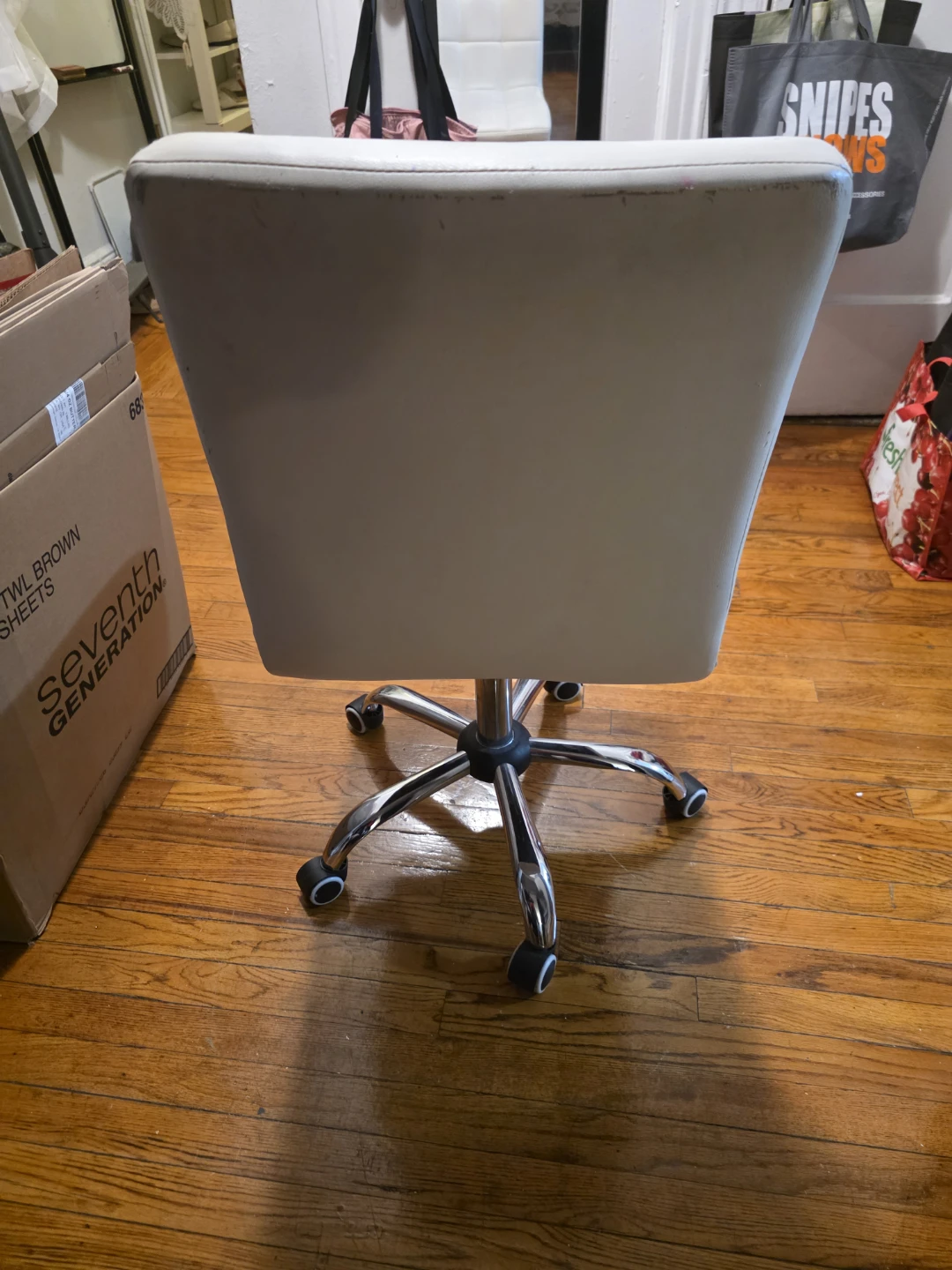 White Office Chair ⚽ - photo 2