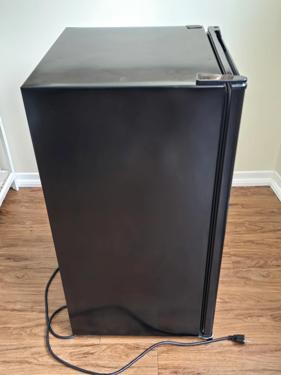 Hamilton Beach Mini Fridge (3.3 CF) - photo 3