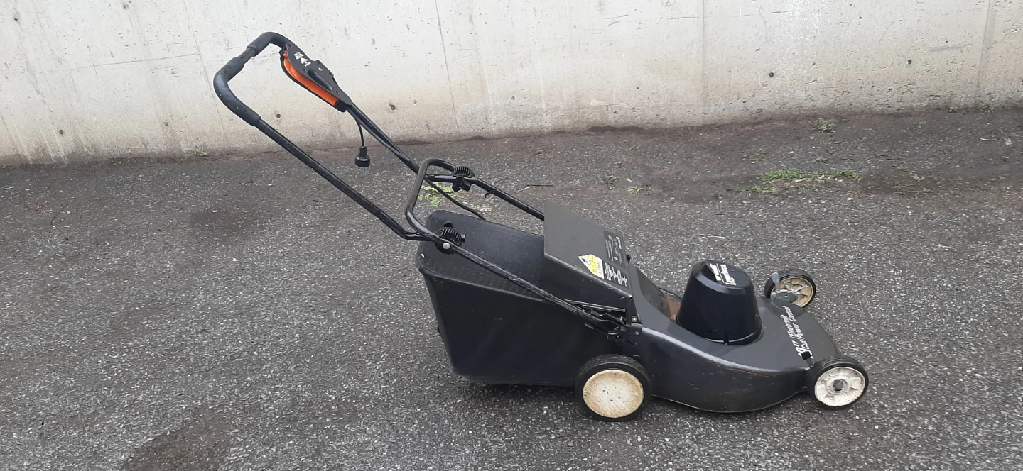 Black & Decker Deluxe Lawnforce Electric Mower 19" Cut