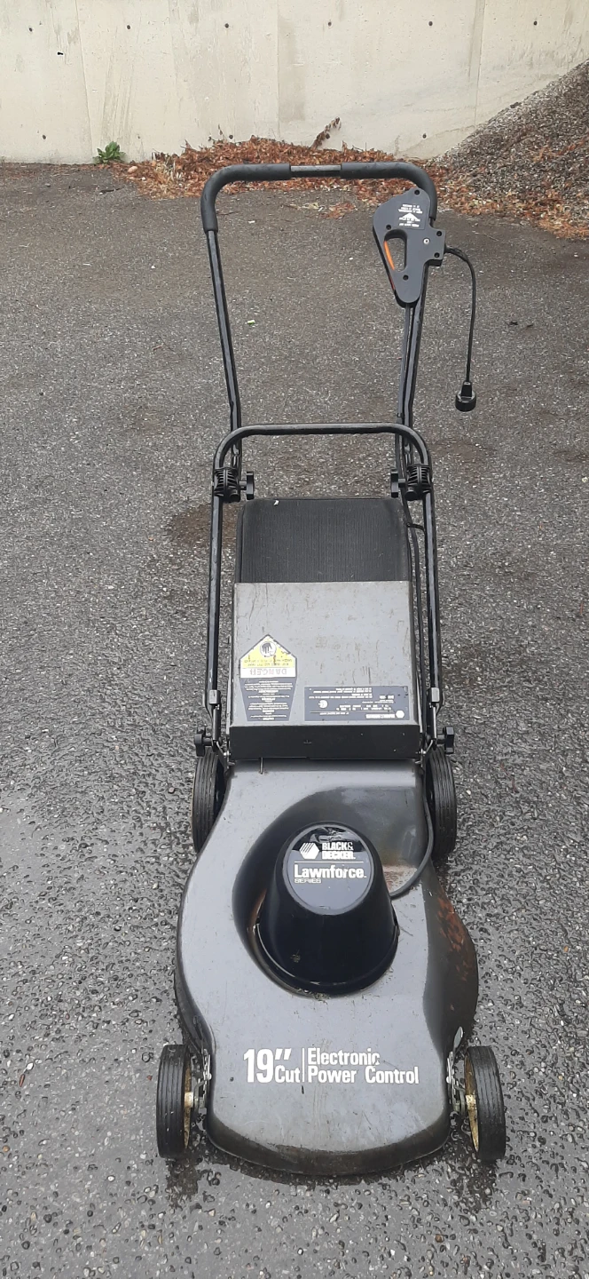 Black & Decker Deluxe Lawnforce Electric Mower 19" Cut - photo 2