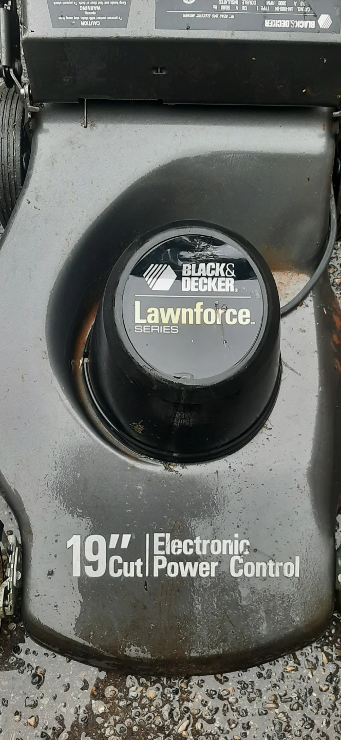 Black & Decker Deluxe Lawnforce Electric Mower 19" Cut - photo 3
