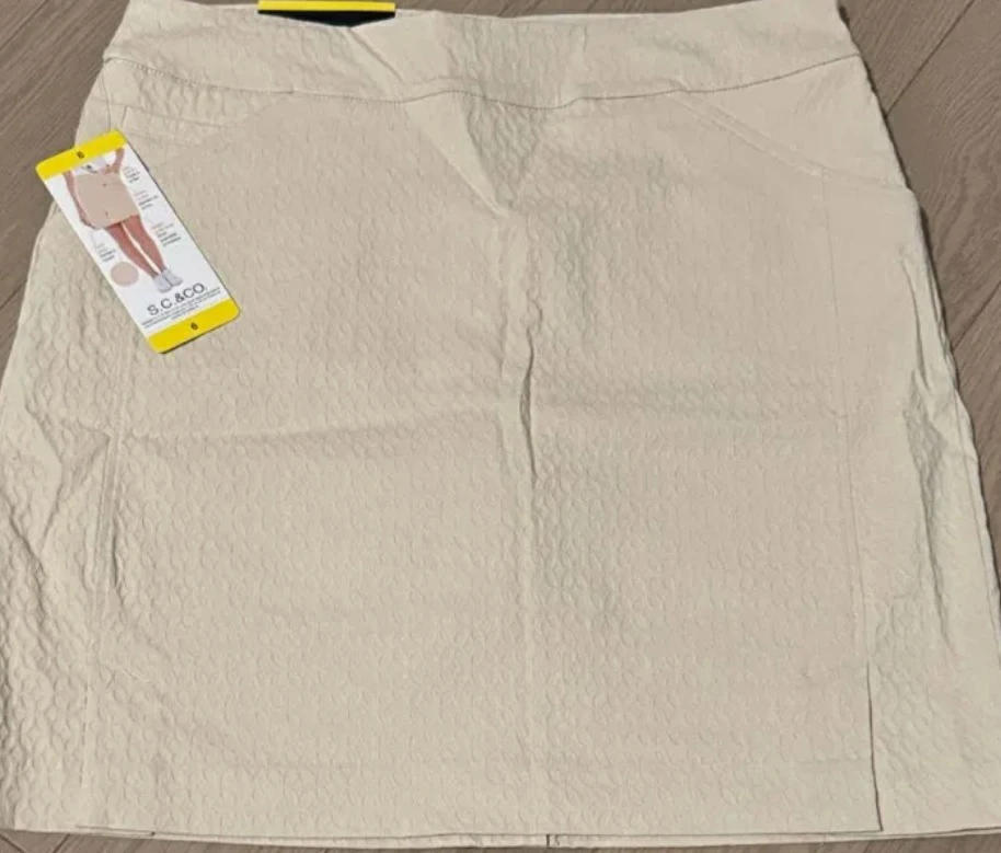 Brand new S.C.& CO. Textured Skirt Size 6