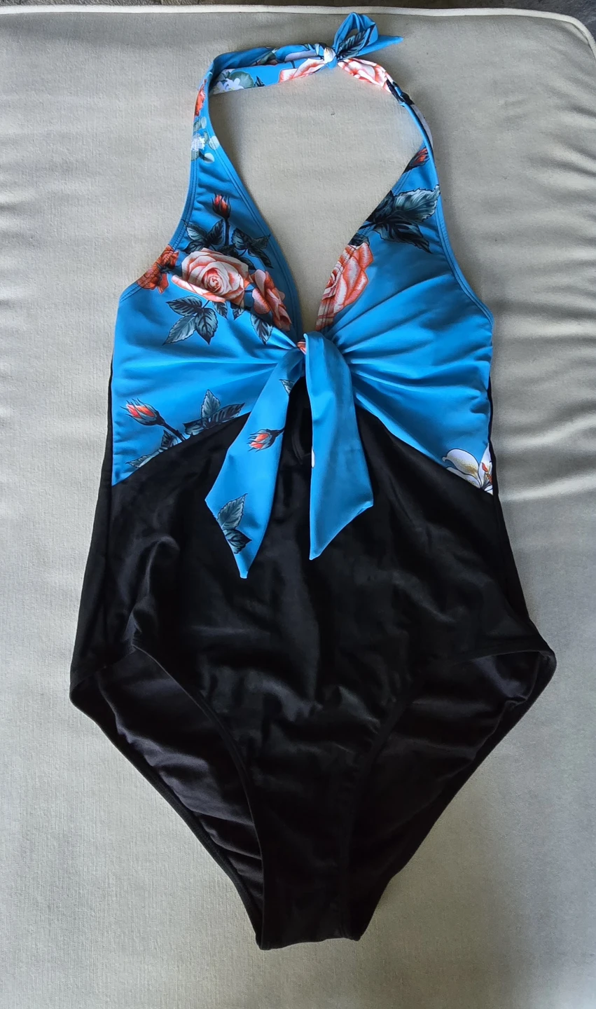 Cupshe Plunging Halter Neck One-Piece Swimsuit [L]