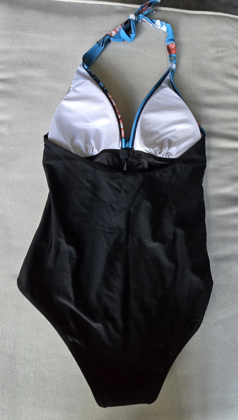 Cupshe Plunging Halter Neck One-Piece Swimsuit [L] - photo 2