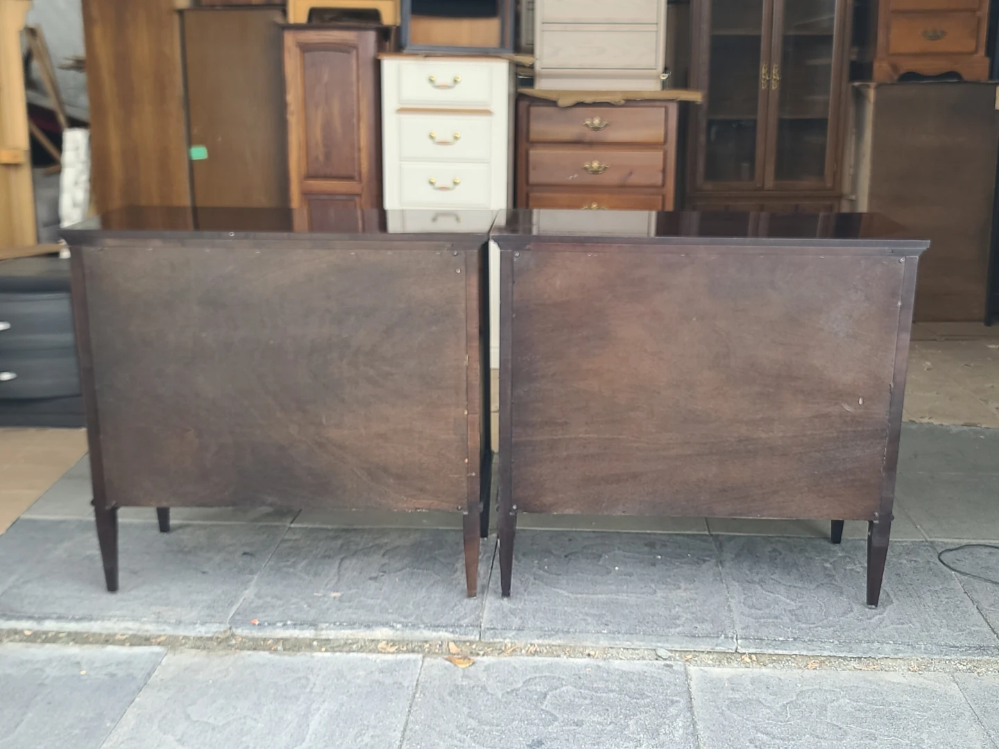 Pair of Hickory White Mirrored Accent Chest / Nightstands - photo 3