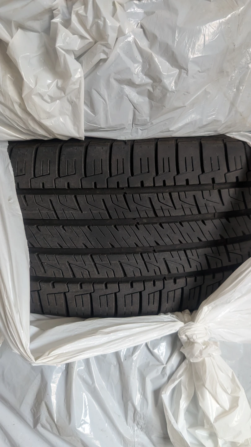 LIKE NEW - 4 Goodyear Assurance MaxLife Tires (235/40R19) - photo 4