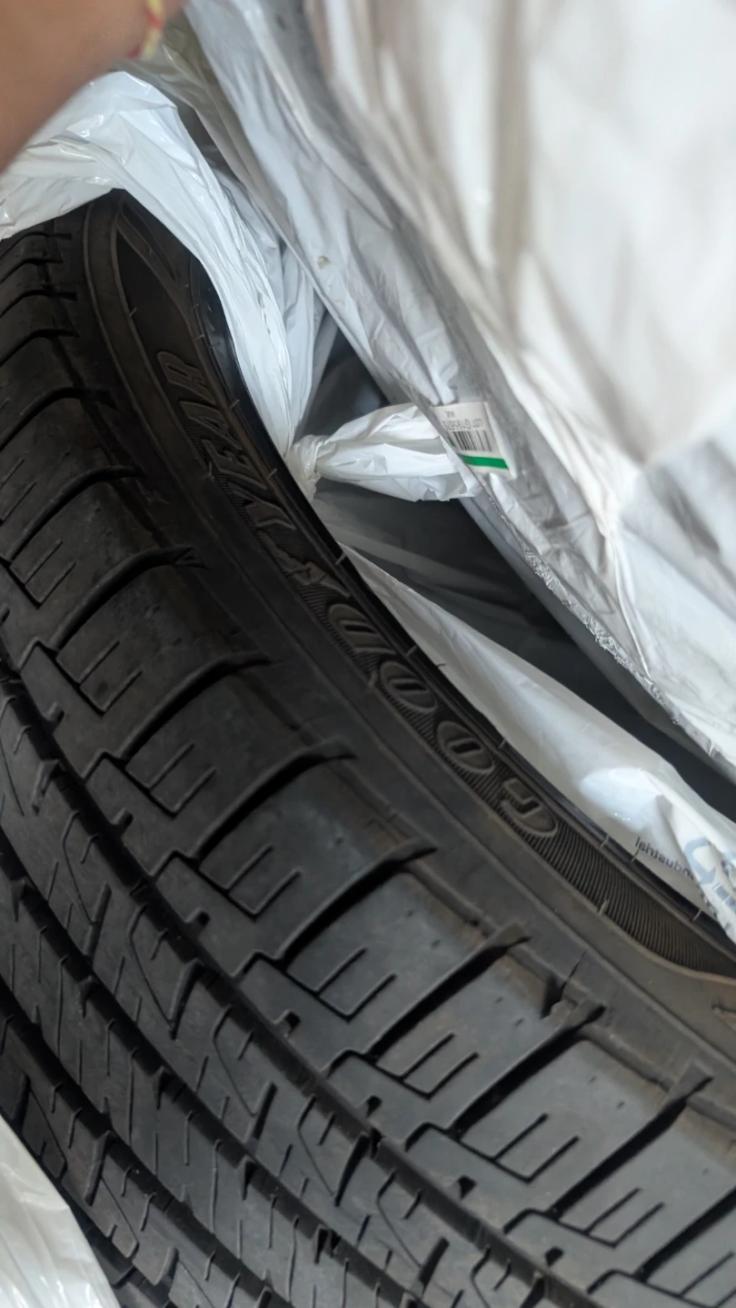 LIKE NEW - 4 Goodyear Assurance MaxLife Tires (235/40R19) - photo 5