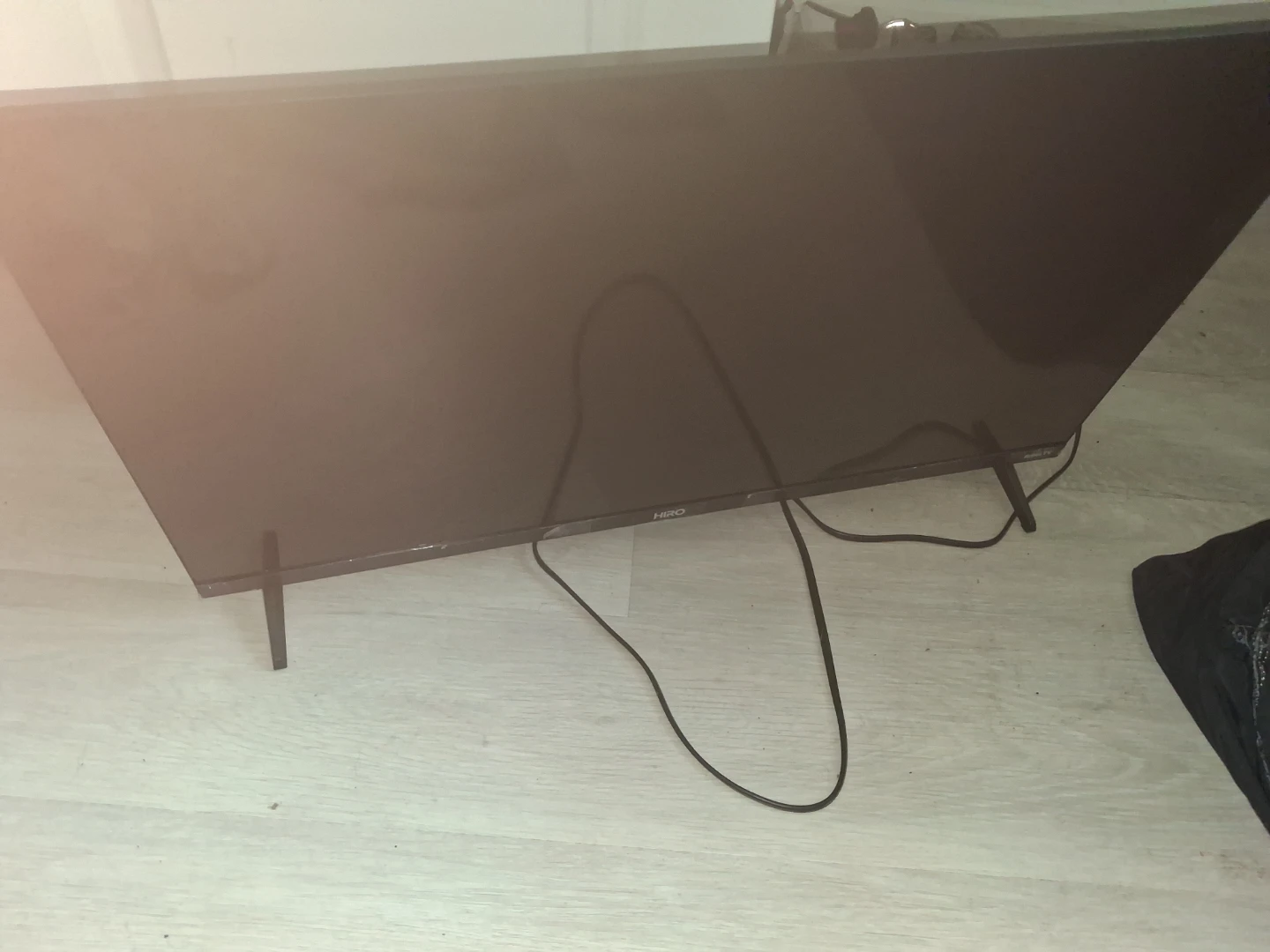 Hiro Flat Screen TV