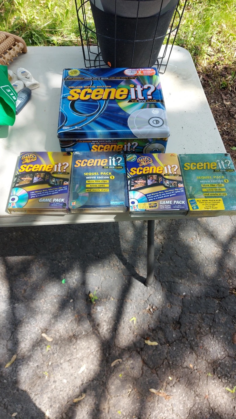 Scene It? Deluxe Movie Edition DVD Board Game - photo 2