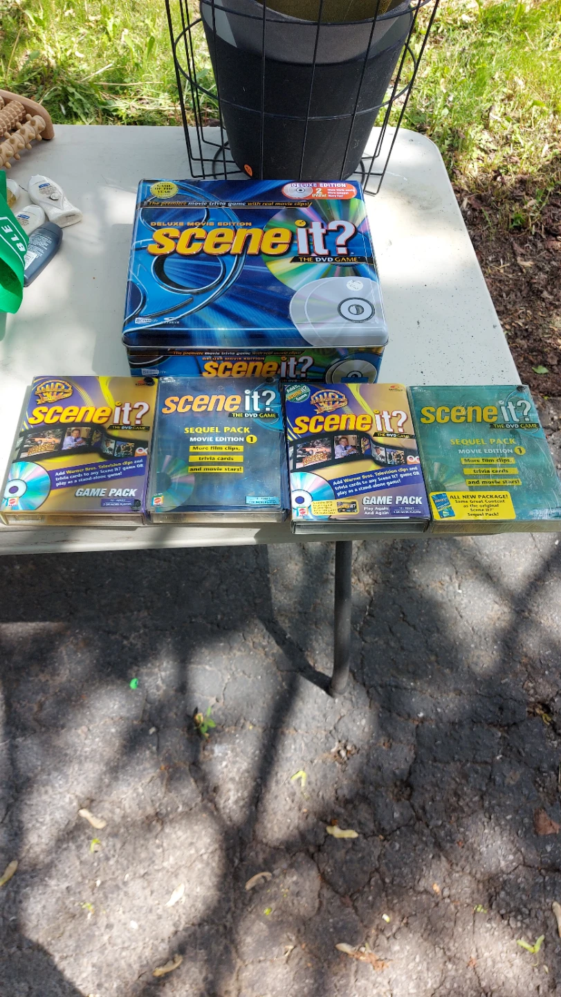Scene It? Deluxe Movie Edition DVD Board Game - photo 3