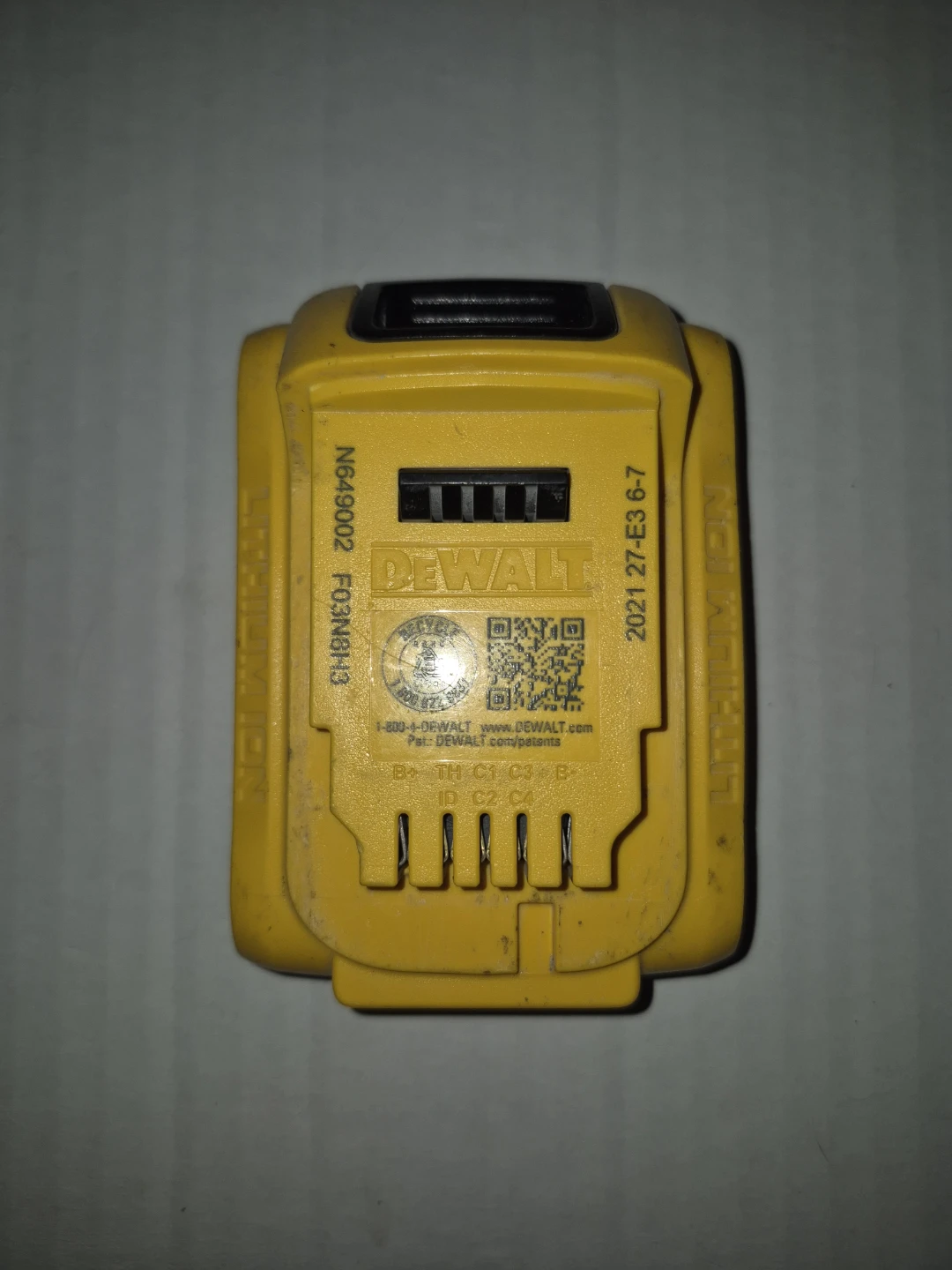DeWalt 20V 2.0Ah Lithium Ion Battery - photo 2