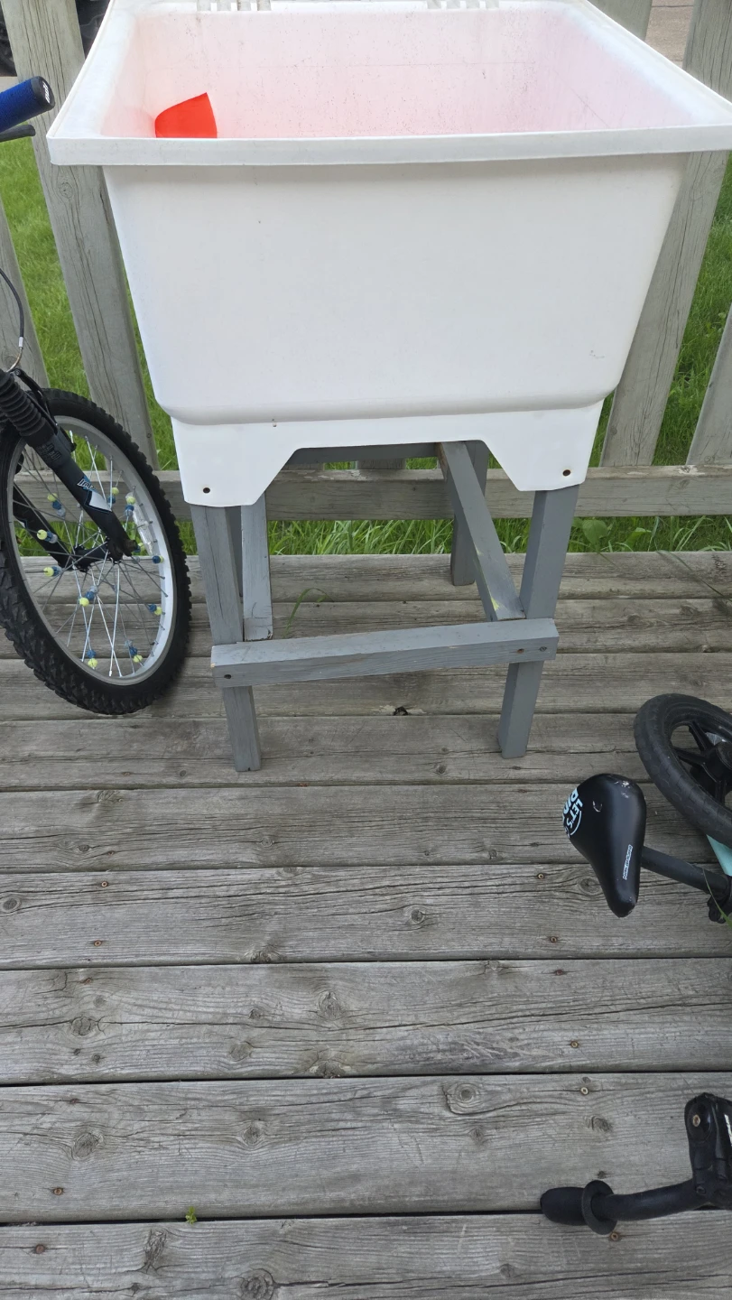 Utility Sink with Stand