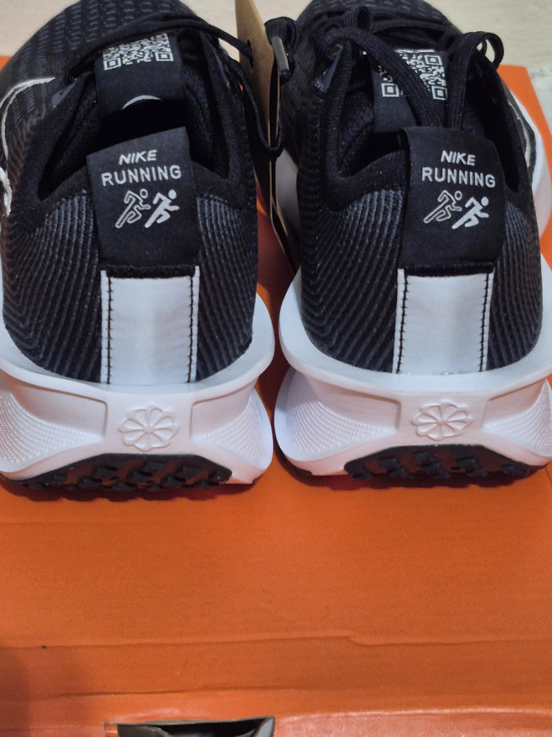 BNIB)Nike Interact Run Size 7 Wmns Running Shoes - Black - photo 3