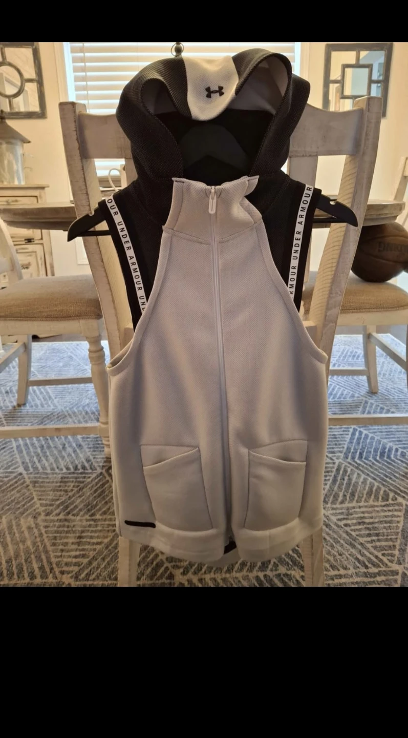 Women under Armour vest.