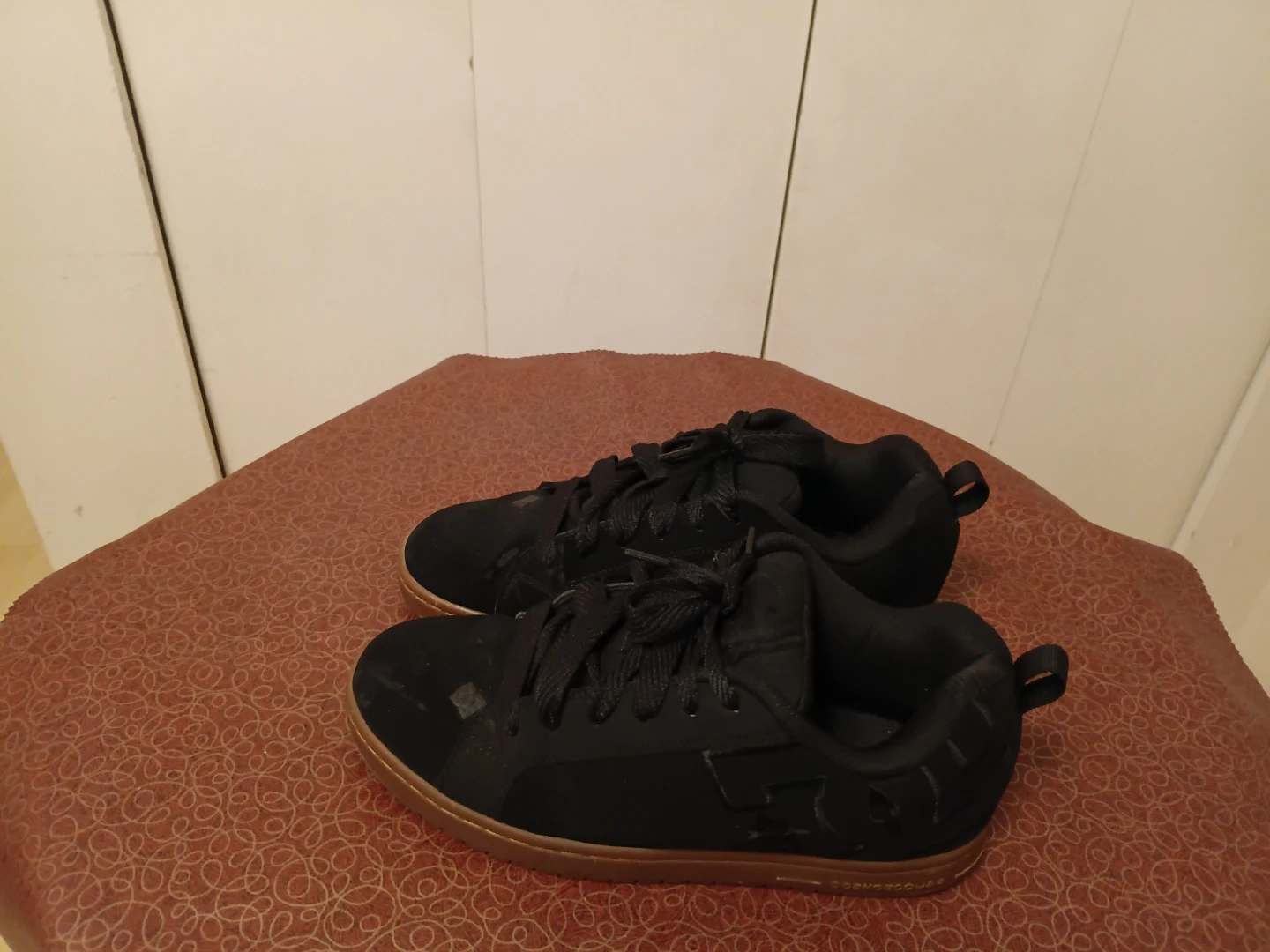 Black DC Shoes