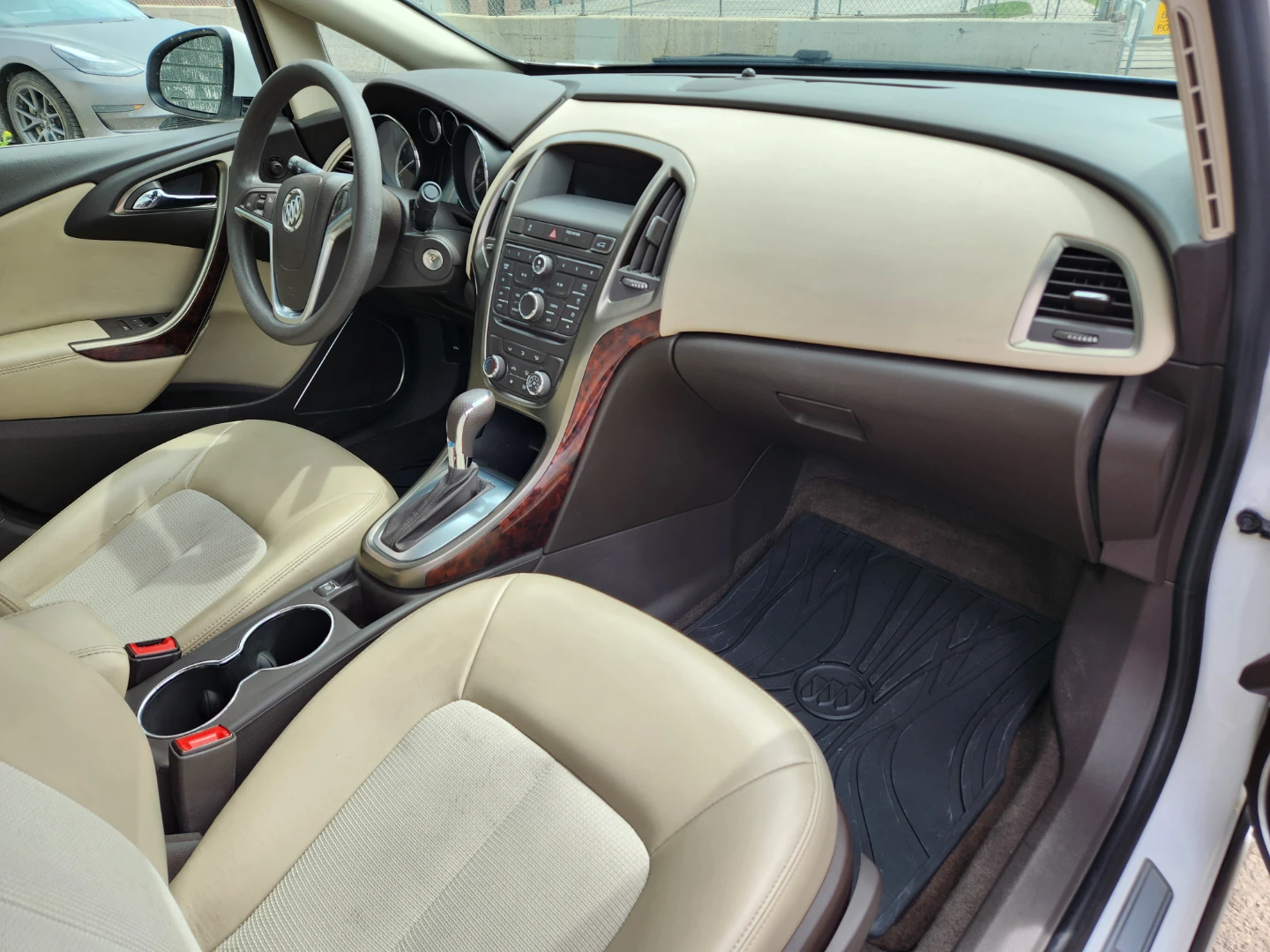 2014 Buick Verano sedan - photo 3