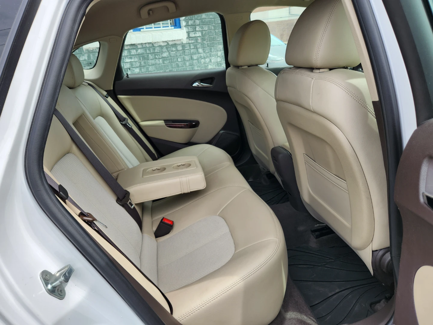 2014 Buick Verano sedan - photo 5
