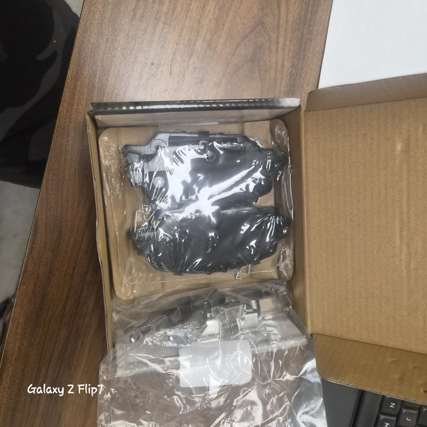 BNIB REAR brake rotors & pads for 2017 Honda CRV - photo 3