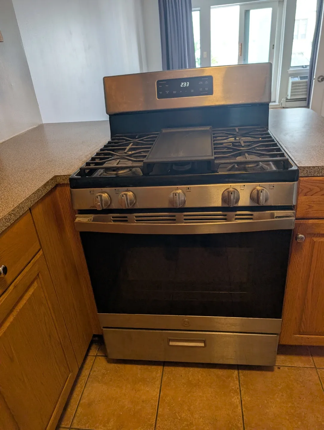 GE Appliances Gas Range JGB66REK6SS - photo 3