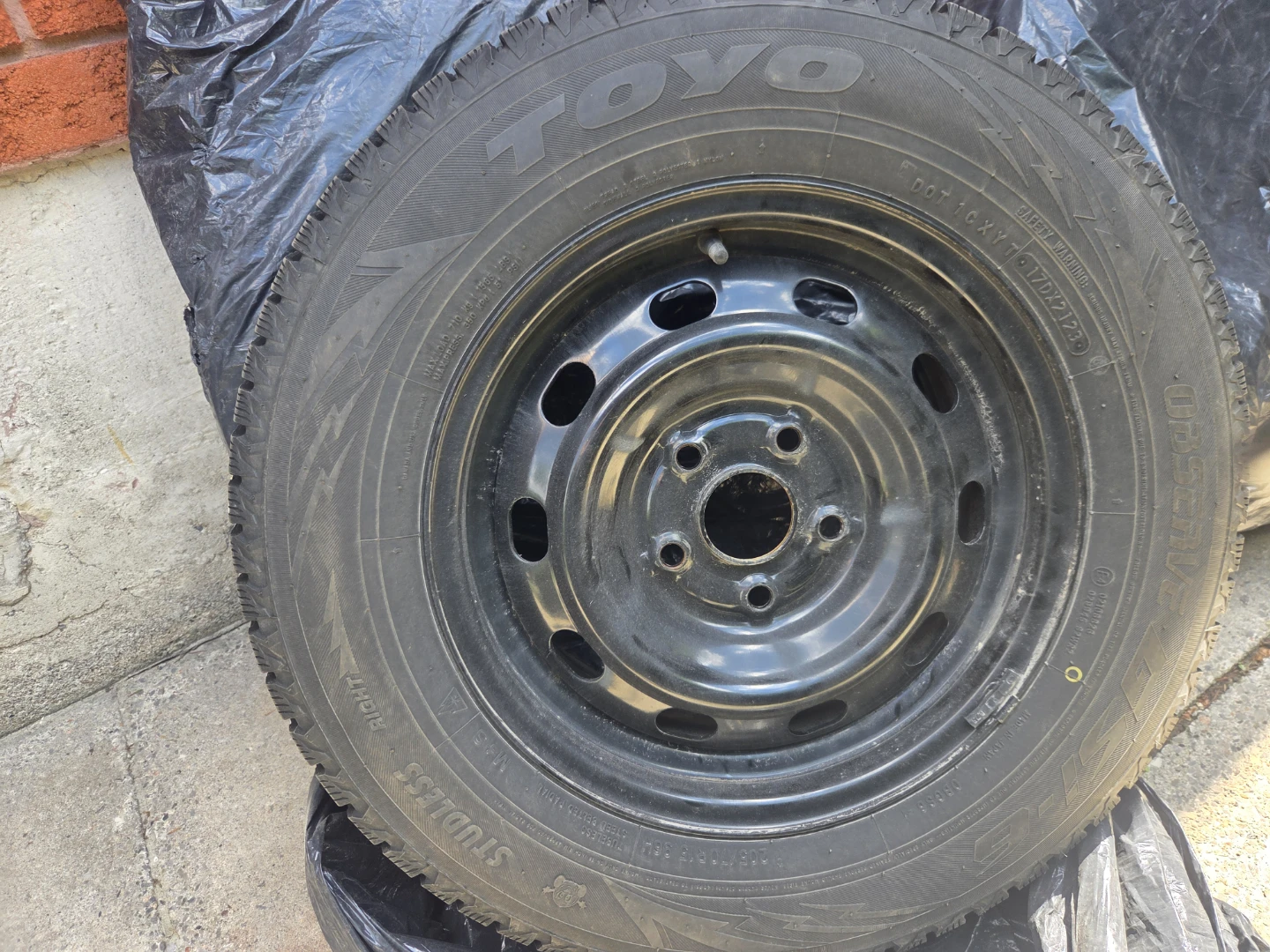 TOYO Observe GSi-6 Winter Tire x4 with Steel rims