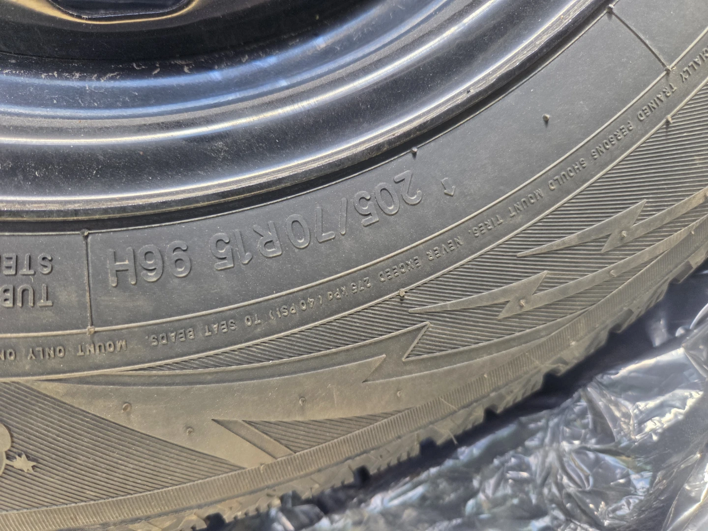 TOYO Observe GSi-6 Winter Tire x4 with Steel rims - photo 3