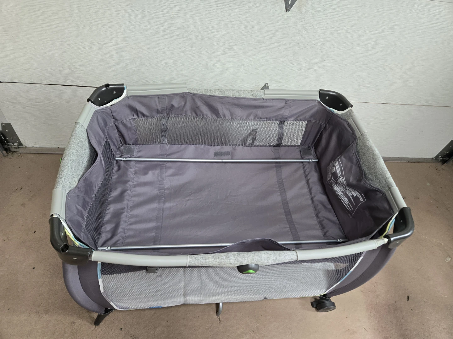 Portable baby play pen