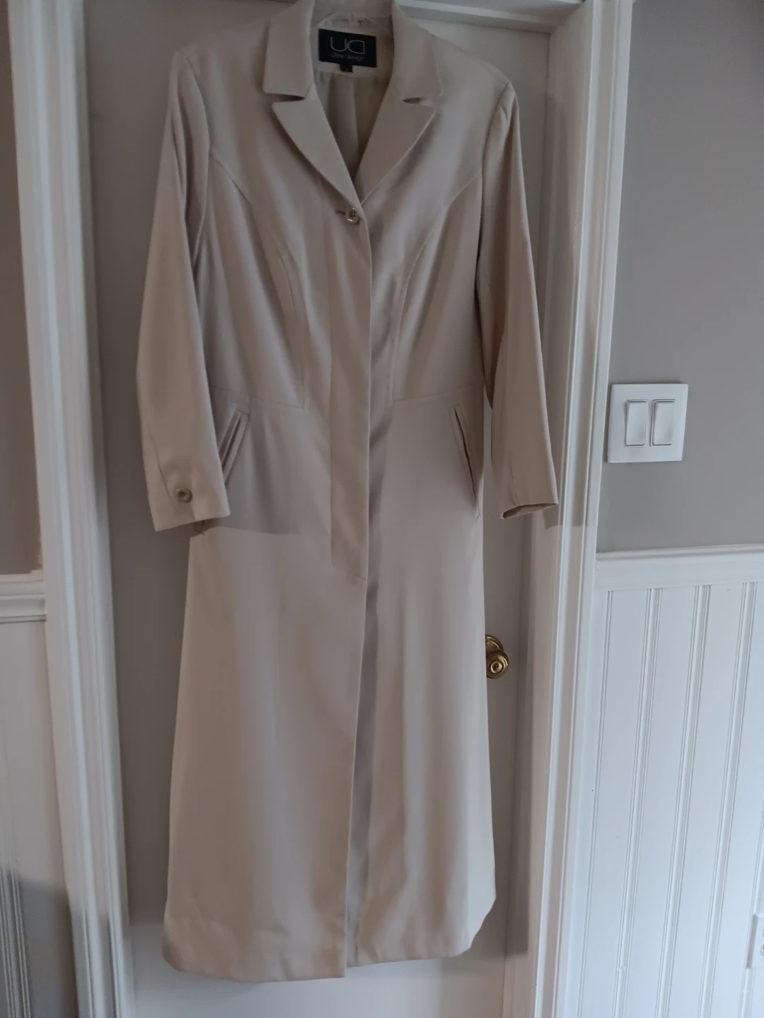 Pant suit size 10 and trench coat size 8 for sale - photo 2