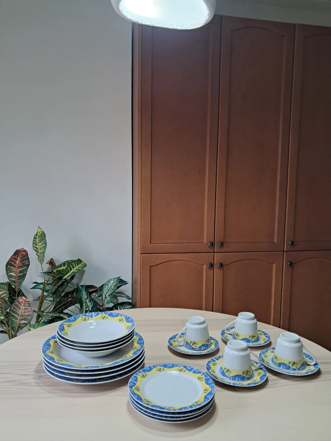 Dinnerware Set - 4 Cups, 4 Saucers, 4 Plates, 4 Bowls - photo 2
