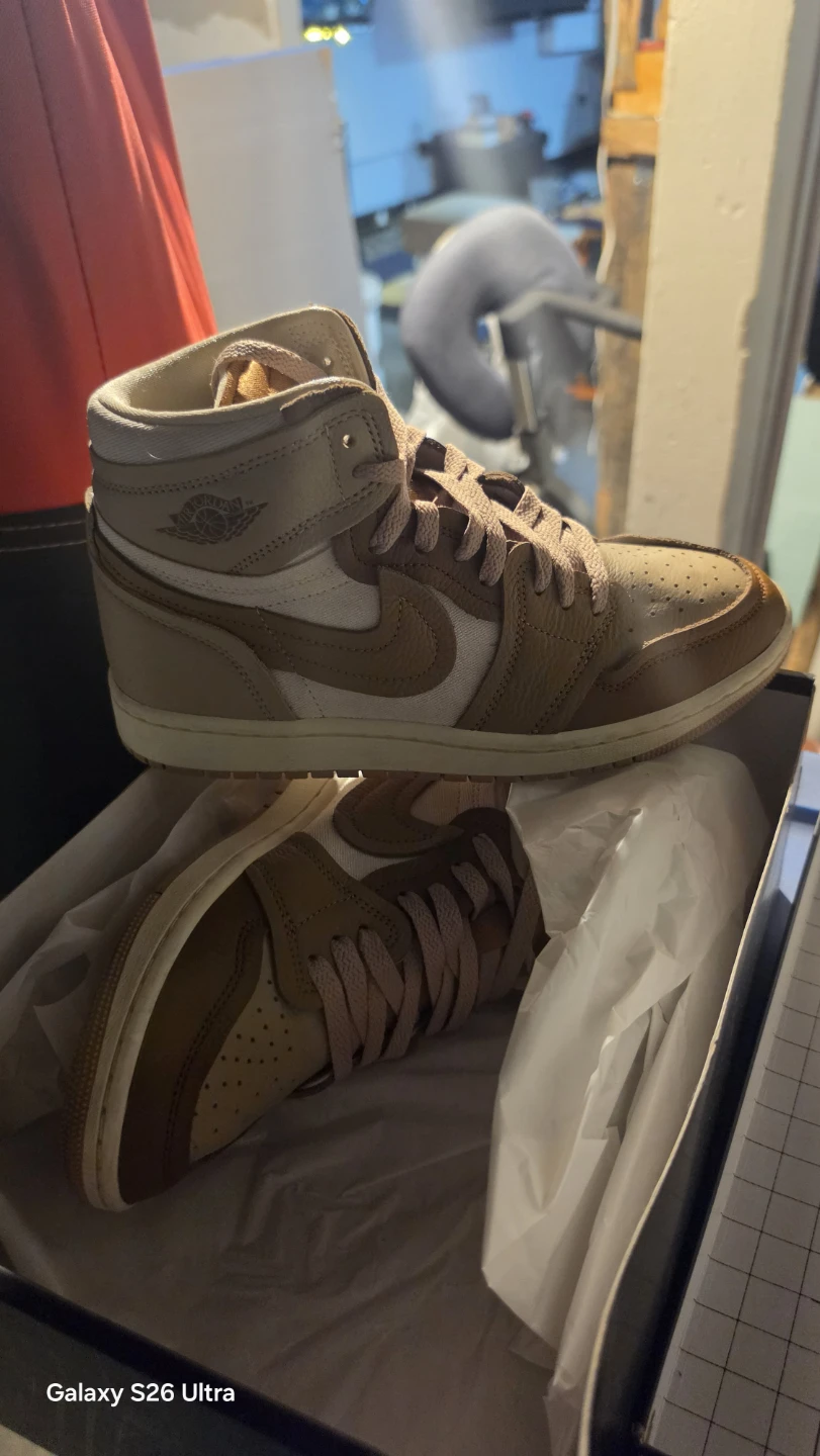 Nike Air Jordan 1 Retro High OG "Light Olive" Men's Size 8