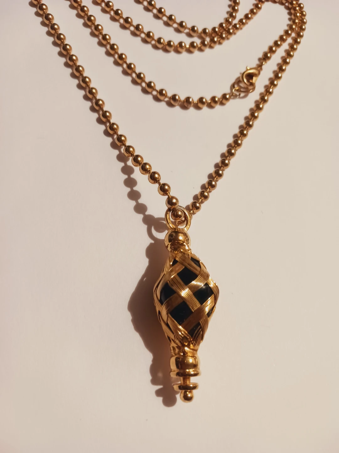 Gorgeous Gold Tone Unique Pendant with Necklace