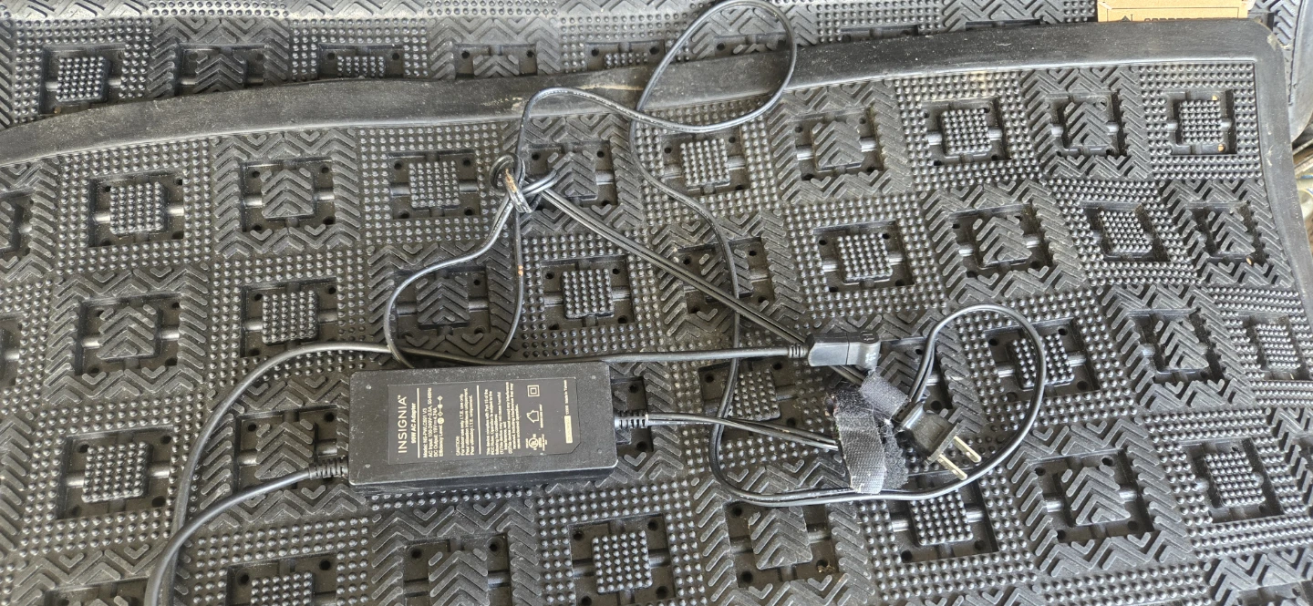 Insignia 60W AC Adapter NS-PWLC591 V3 - photo 4