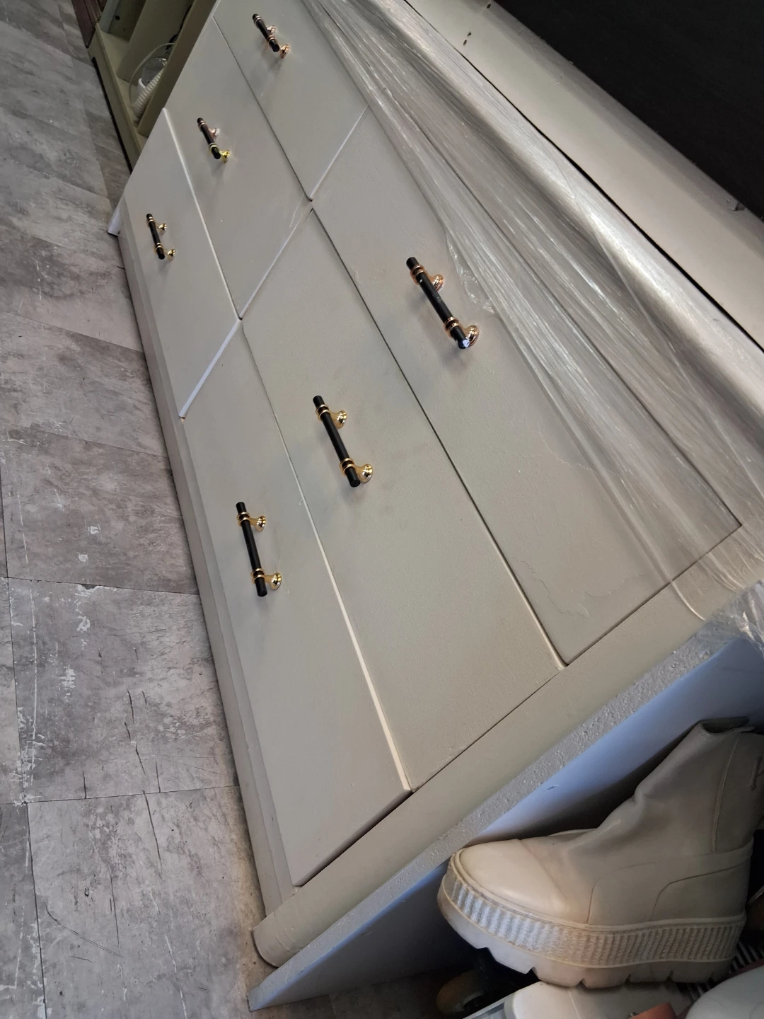 Light Gray 6-Drawer Dresser