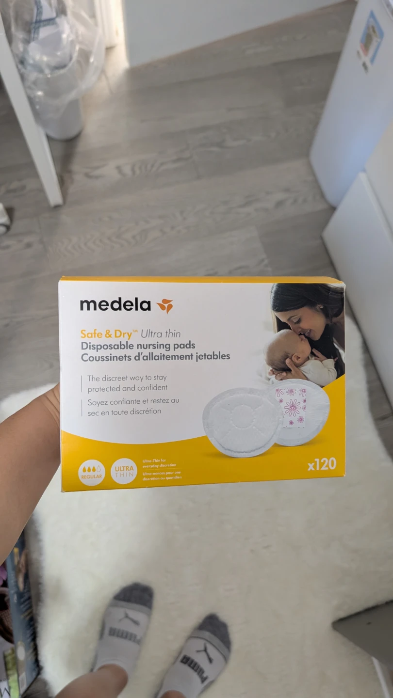 Medela Breast Milk Storage Bags (50 ct) & Nursing Pads (120 ct) - photo 3