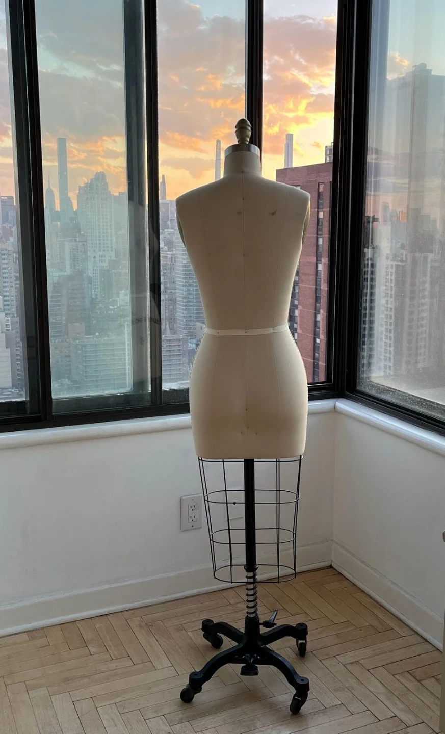 Dress Form Mannequin - Size 6 - photo 2