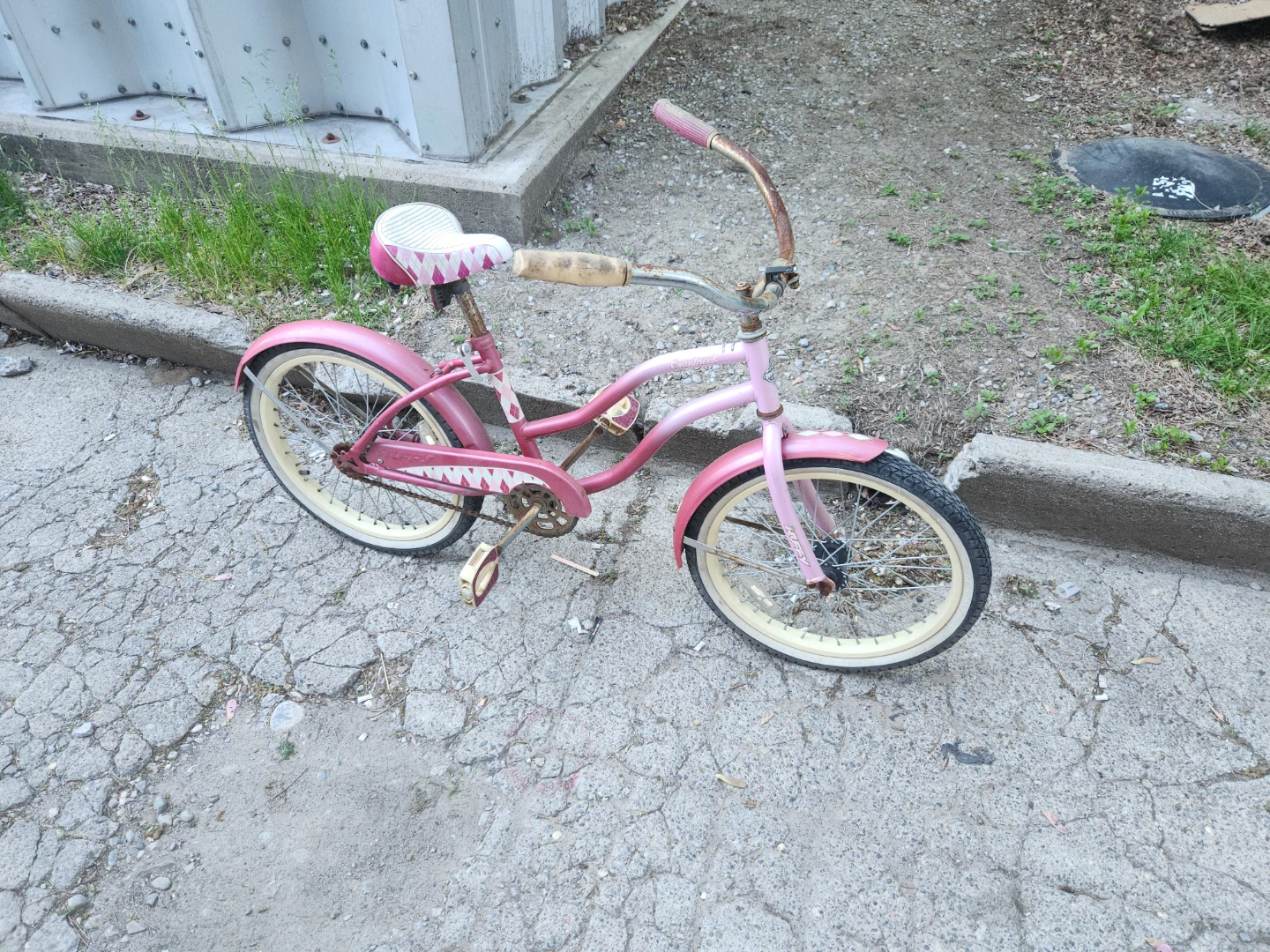Pink Huffman Cruiser Bicycle - photo 2