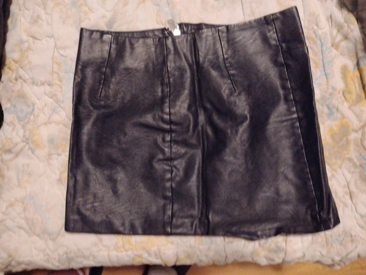 Tattoo Black Faux Leather Skirt with Zipper Detail - photo 2